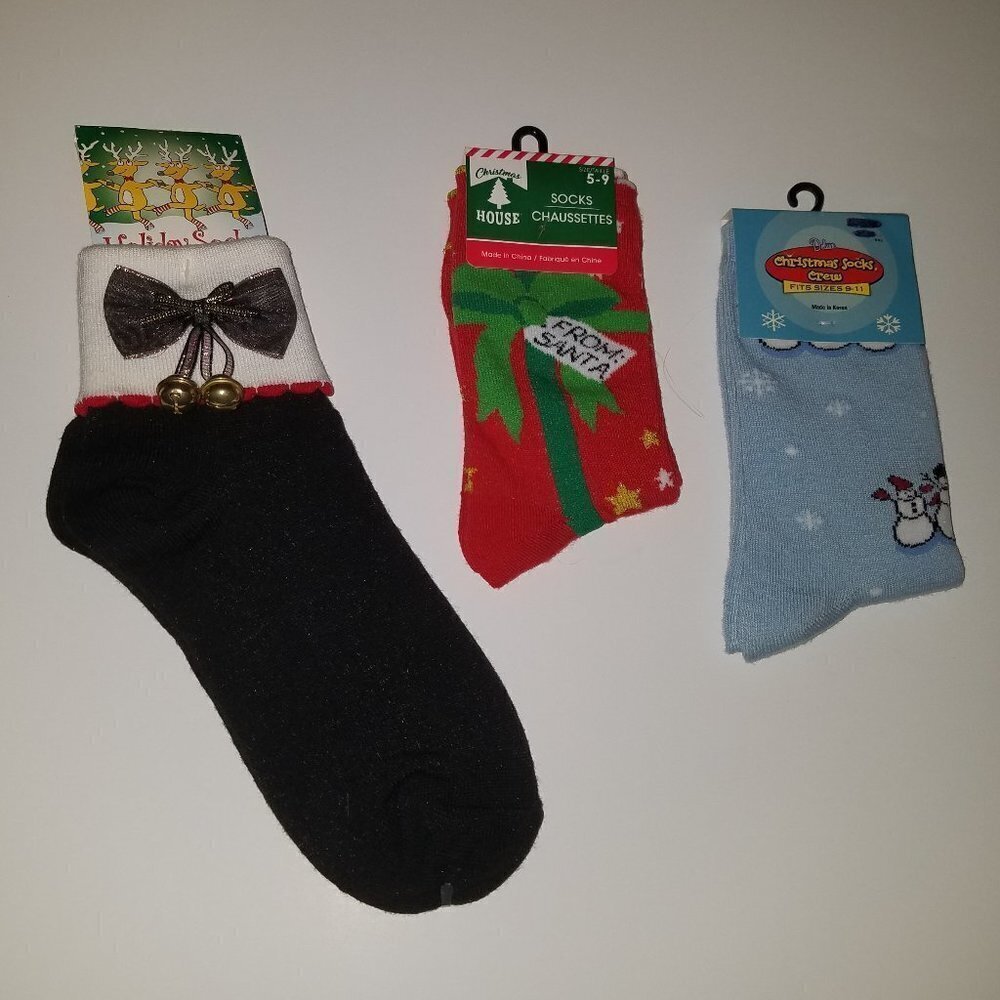 NEW 3 Pair Christmas Socks Lot Black Bows Bells Blue Snowmen Red Present 5-9-11